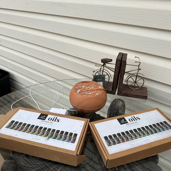 Unique ultrasonic technology wooden grain design oil diffuser and oils. W1-44-23 - Picture 2 of 8